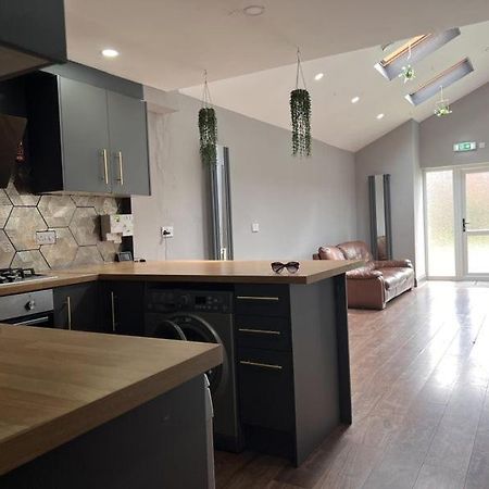 6D Hosting Apartment โคเวนทรี ภายนอก รูปภาพ