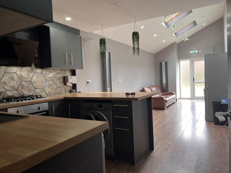 6D Hosting Apartment โคเวนทรี ภายนอก รูปภาพ